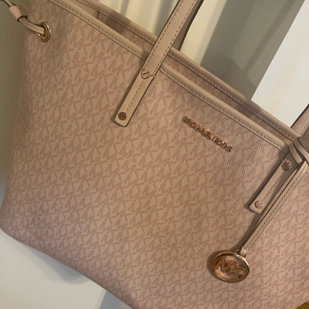 Light pink gold accents MK